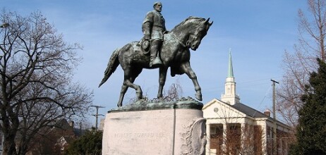 Confederate General Robert E. Lee’s statue, Charlottesville <br />
before it was covered, awaiting removal.<br />
https://commons.wikimedia.org/wiki/File:Lee_Park,_Charlottesville,_VA.jpg<br />
<br />
